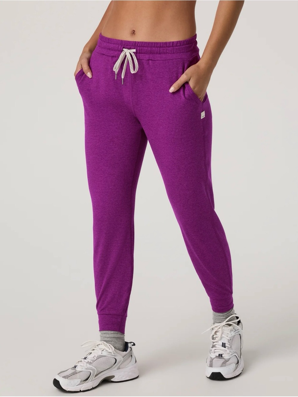 NWT Vuori Performance Jogger in Magenta Heather